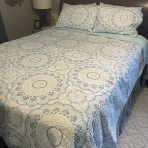 The Big One Reversible King Size Quilt & 2 Shams Set Blue Mandala Geometric